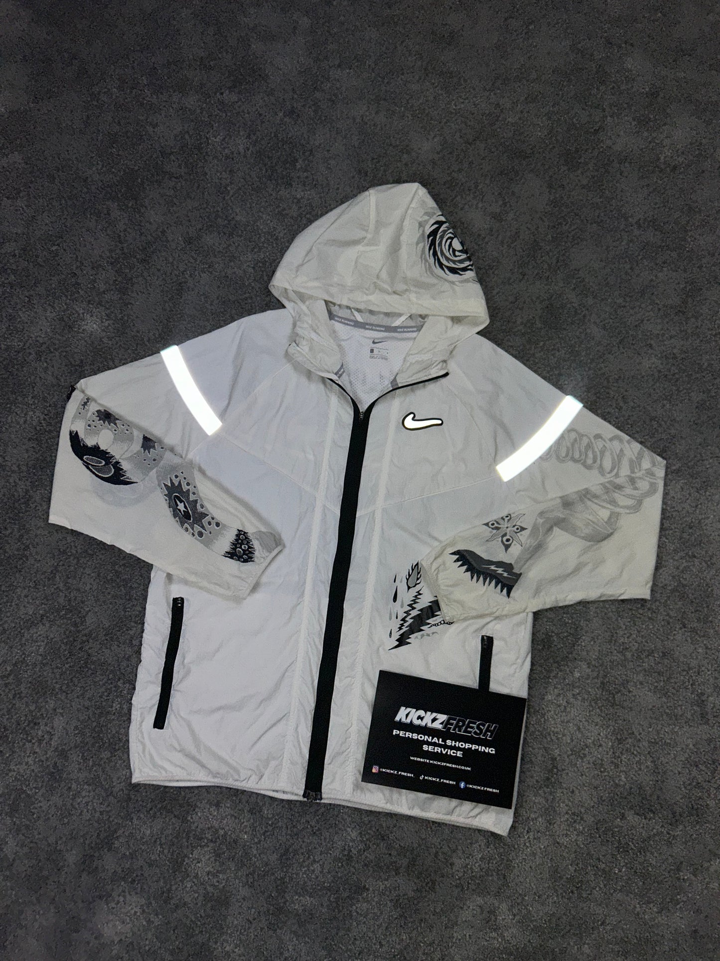 Nike Windrunner Jacket Tokyo Cream White Dragon
